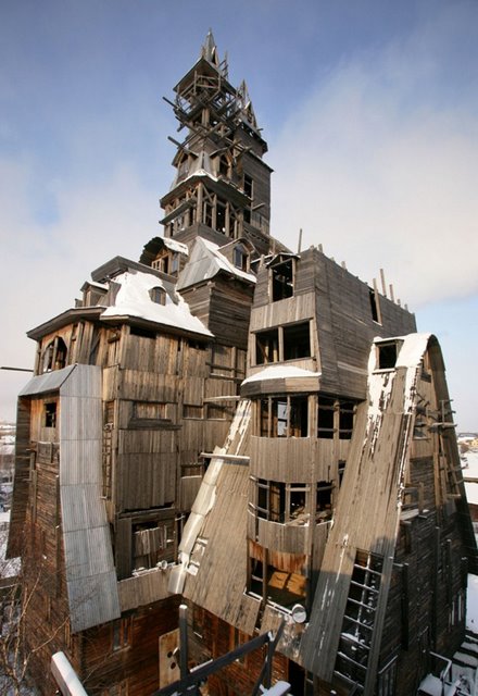 gangsterhouse Wooden Gagster House (Archangelsk, Russia)
