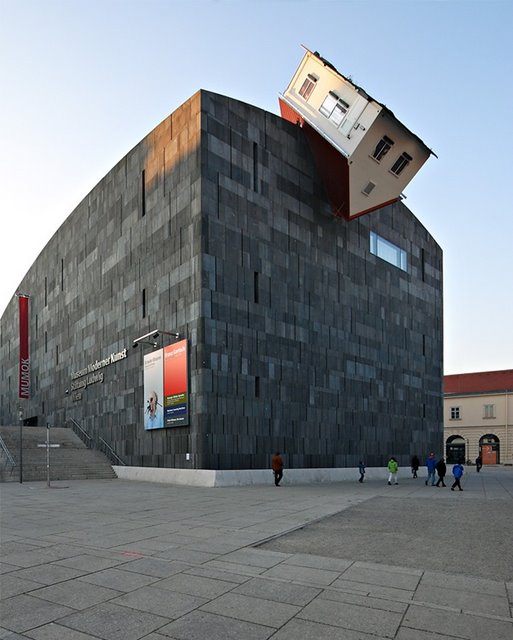 houseattack Erwin Wurm: House Attack (Vienna, Austria)