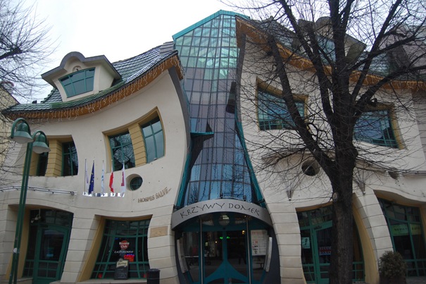 thecrookedhouse